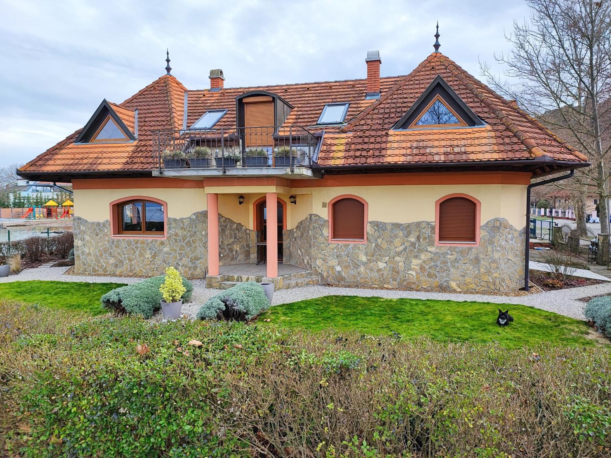 Toparti - Villa *